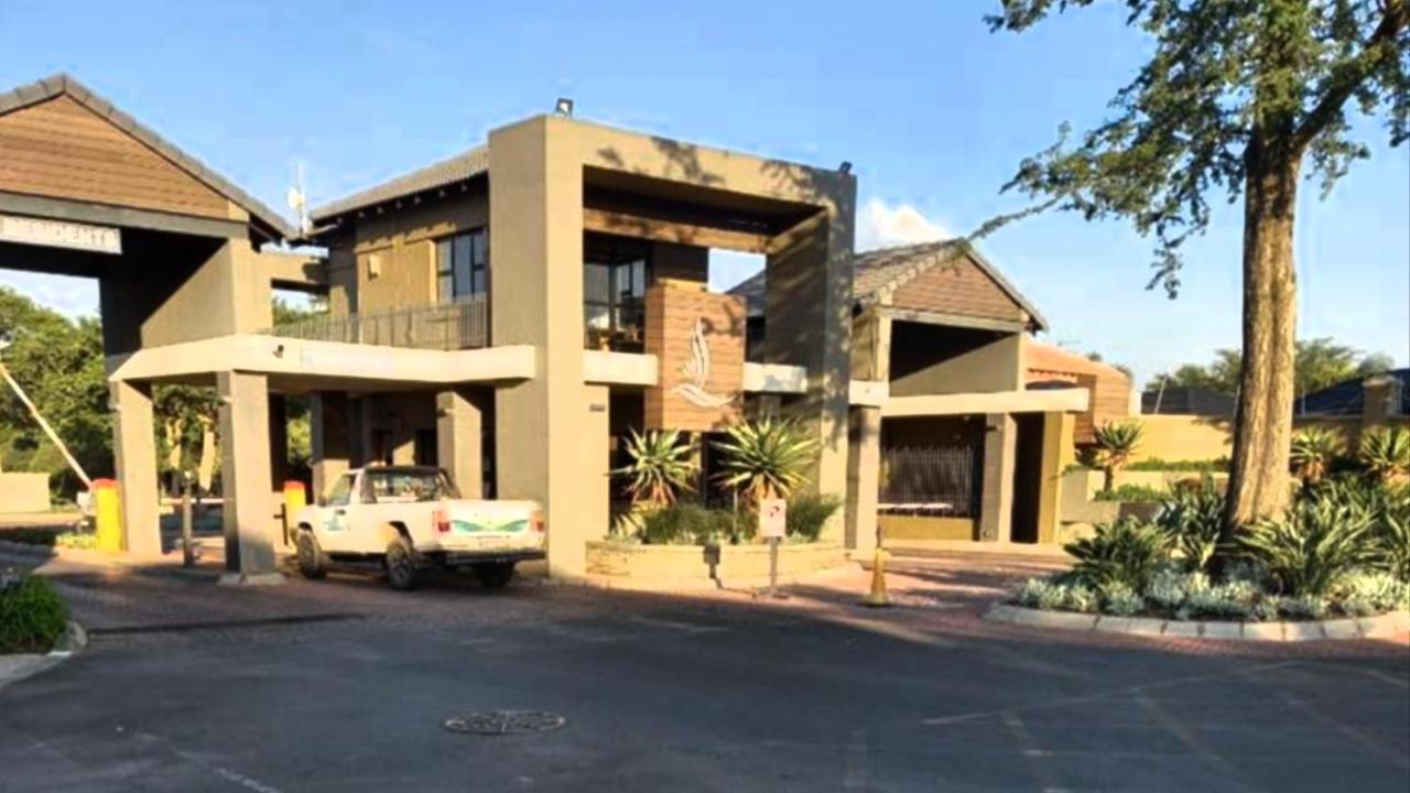 Caza Blanca Apartments Boksburg Bagian luar foto